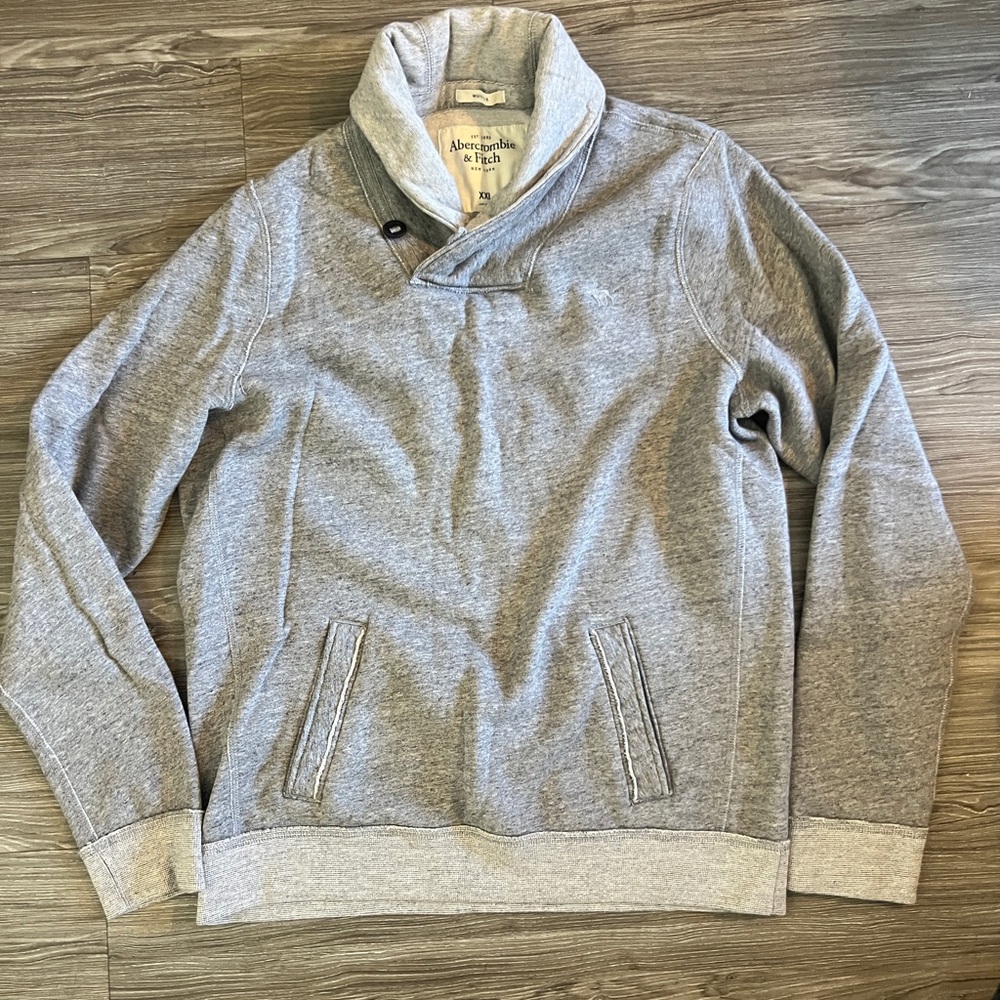Abercrombie & Fitch Light Gray Turtleneck Sweater